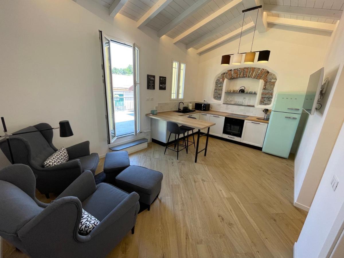 Sun Luxury Apartment In Centro Storico К'яварі Екстер'єр фото