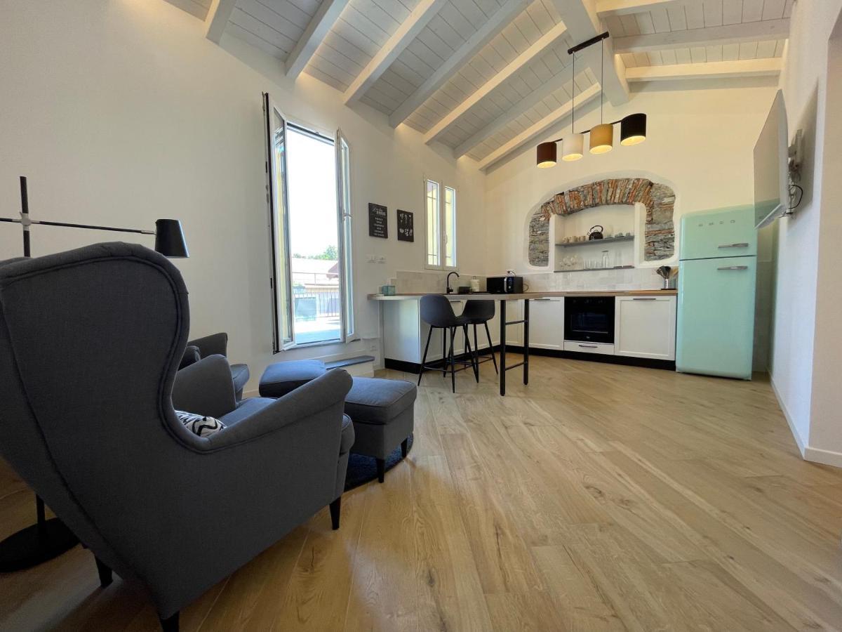 Sun Luxury Apartment In Centro Storico К'яварі Екстер'єр фото